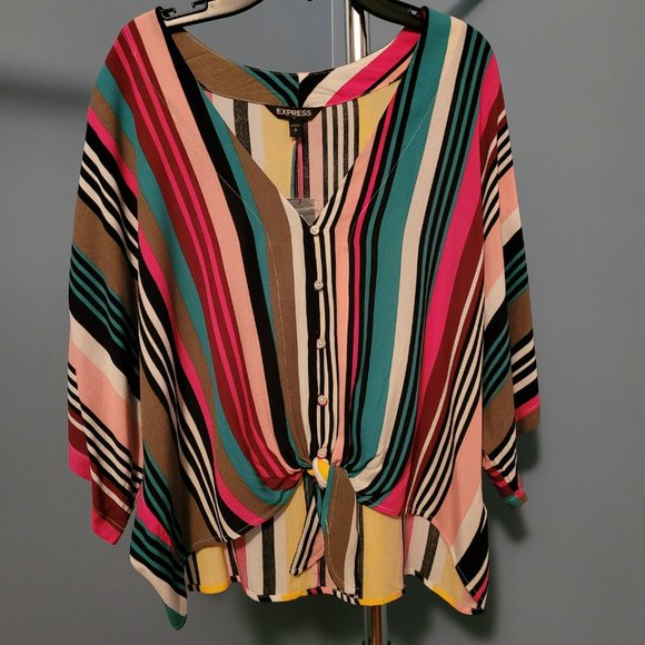 Express.  Crop Top with Tie Waist.  Size Small. - Picture 2 of 3